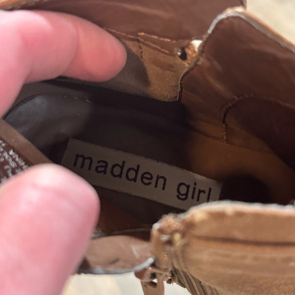 Boots​ - Picture 9 of 10